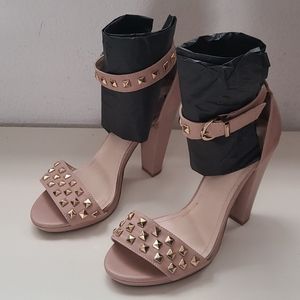 💖H&M ANKLE STRAP CHUNKY HEEL💖